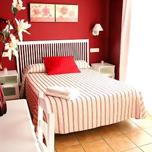 https://hostal-mena.hotelsinnerja.org